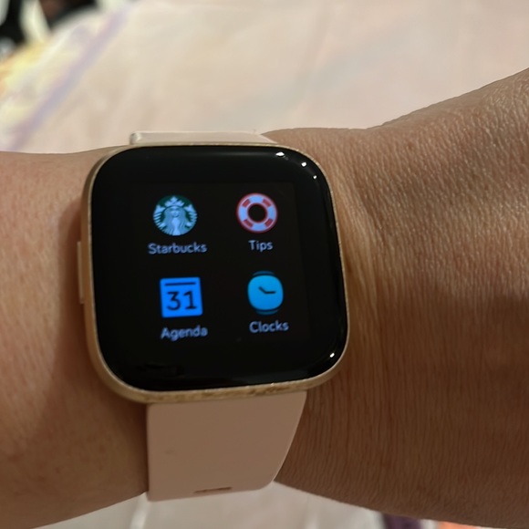 FitBit Versa 2 Rose Gold - Picture 4 of 5
